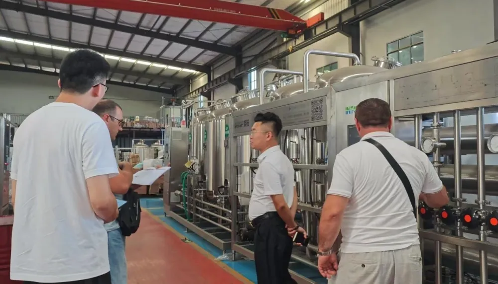 Ang Azerbaijani Client ay Bumisita sa Intop Machinery para Siyasatin ang Pomegranate Juice Production Line